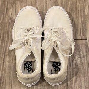 Woman’s Vans Cream Lace-Up Sneakers 👟